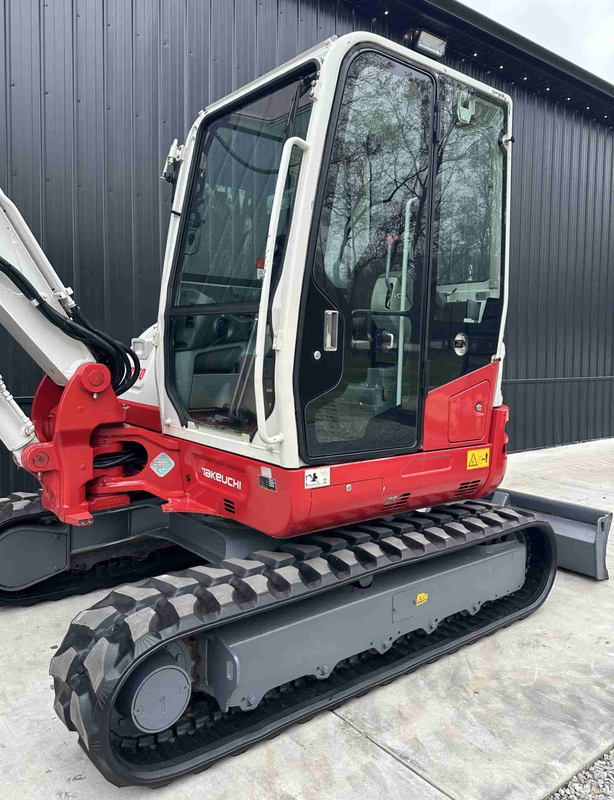 2019 TAKEUCHI TB260
